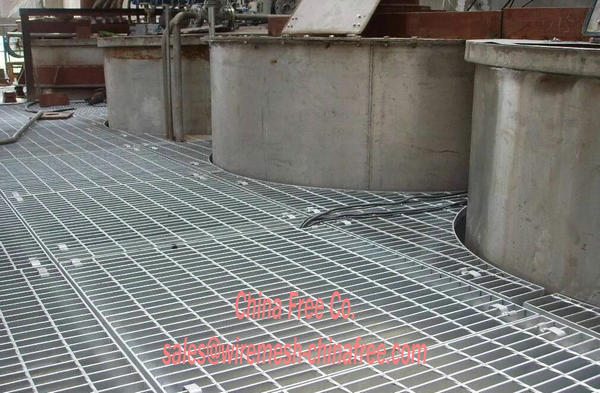 Galvanized steel grating