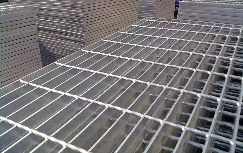 Galvanized steel grating