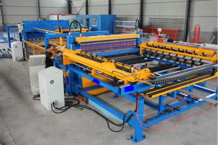 automatic welding wire mesh fence machine