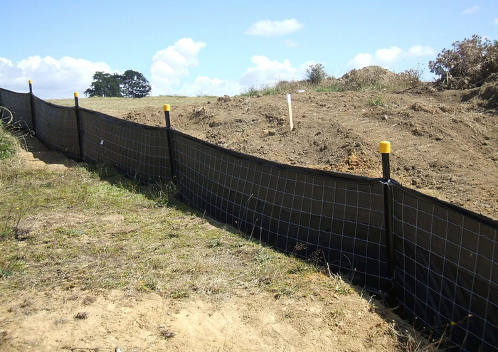 Silt erosion protection fence